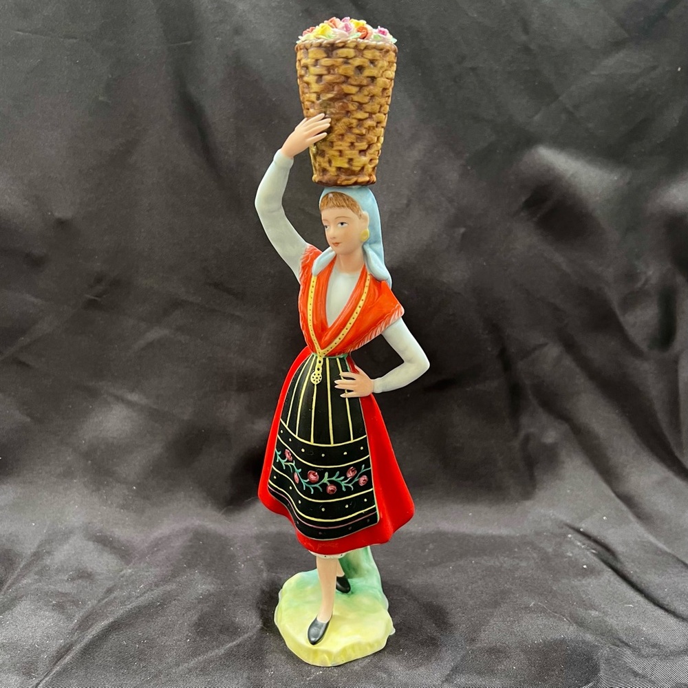 RARE Vista Alegre Portugal Figurine‎ BEIRA BAIXA Regional Collection Vintage